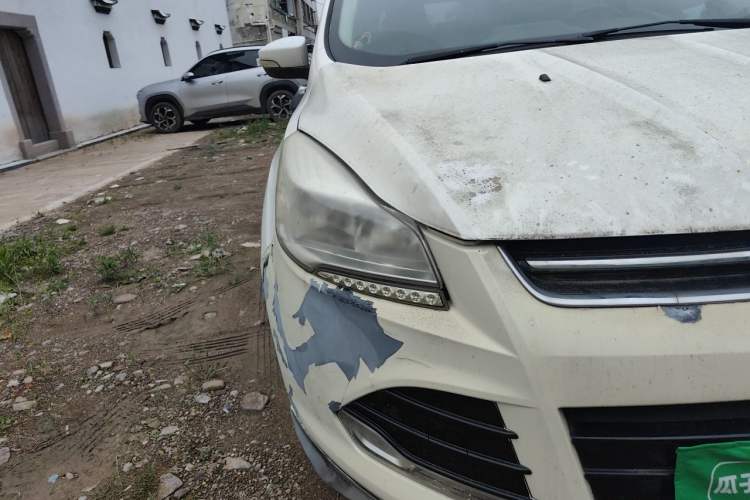 Used Ford Kuga 2015 1.5L GTDi Two-Wheel-Drive Comfort Model Right Front Headlight