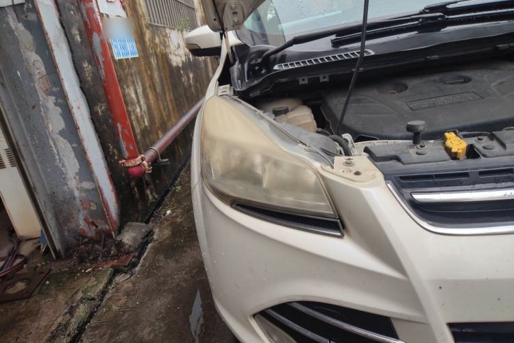 Used Ford Kuga 2015 2.0L GTDi Four-Wheel Drive Elite Model Right Front Headlight
