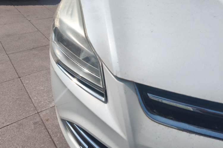 Used Ford Kuga 2015 2.0L GTDi Four-Wheel Drive Elite Model Right Front Headlight
