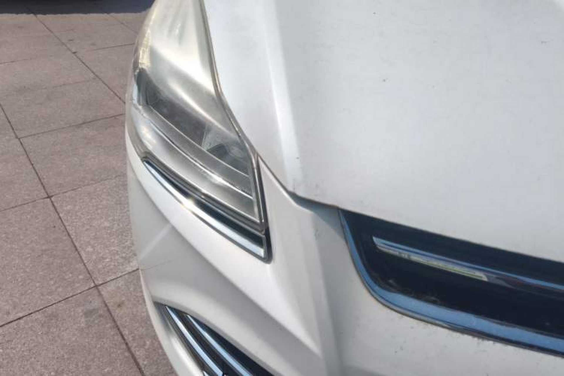 Used Ford Kuga 2015 2.0L GTDi Four-Wheel Drive Elite Model Right Front Headlight