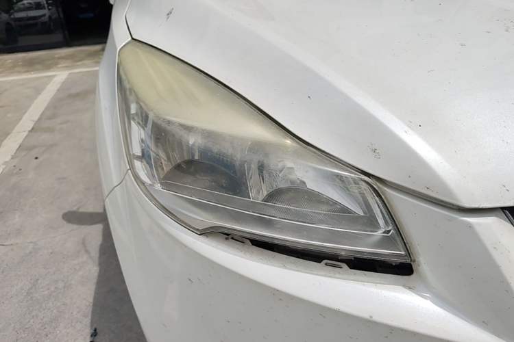 Used Ford Kuga 2015 1.5L GTDi Two-Wheel Drive Fashion Edition Right Front Headlight