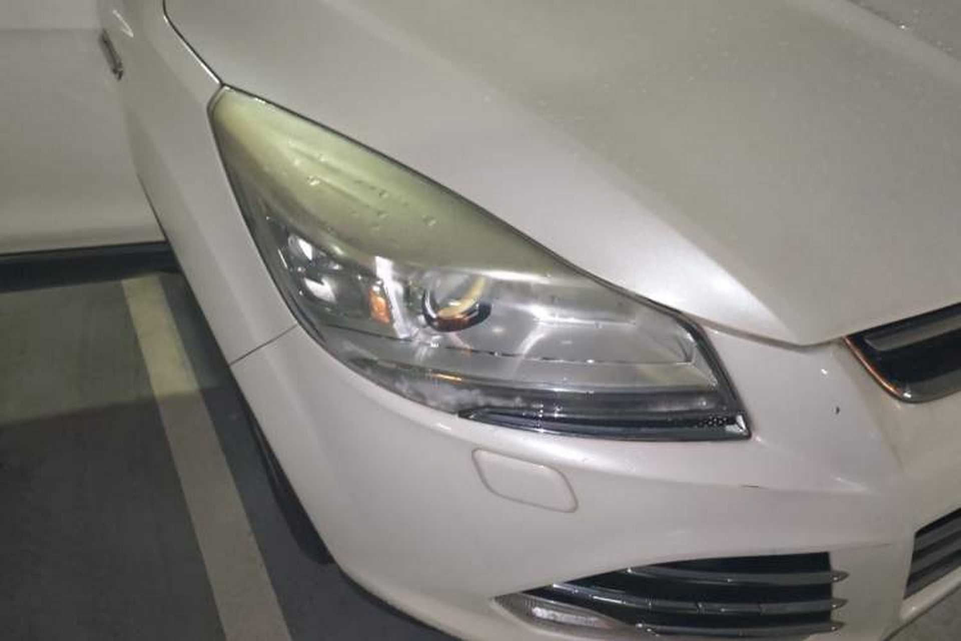 Used Ford Kuga 2015 2.0L GTDi Four-Wheel-Drive Sport Model Right Front Headlight