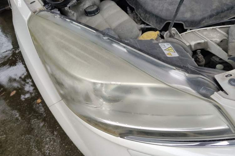 Used Ford Kuga 2015 2.0L GTDi Four-Wheel Drive Prestige Model Right Front Headlight