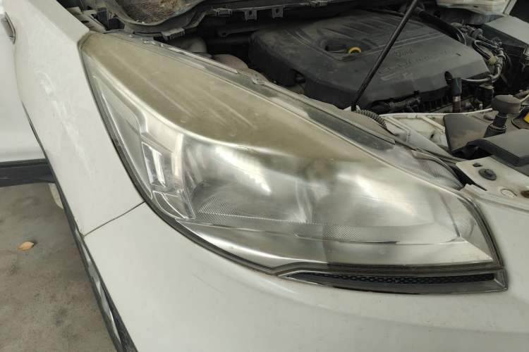 Used Ford Kuga 2015 1.5L GTDi Two-Wheel-Drive Comfort Model Right Front Headlight