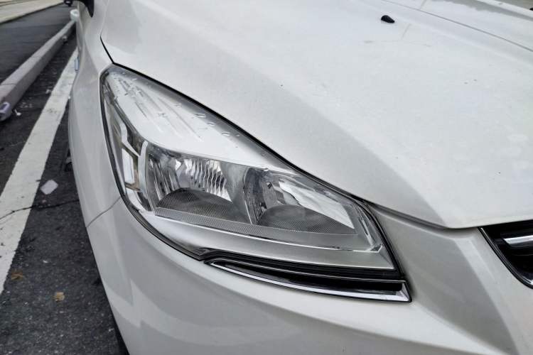 Used Ford Kuga 2015 1.5L GTDi Two-Wheel Drive Fashion Edition Right Front Headlight