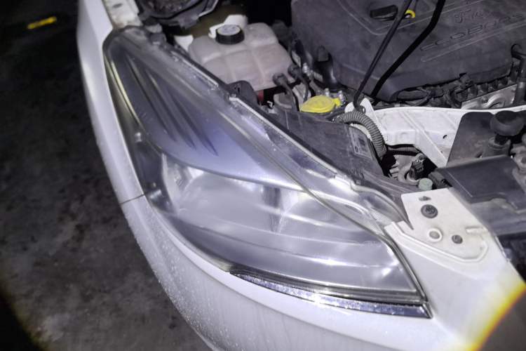Used Ford Kuga 2015 1.5L GTDi Two-Wheel-Drive Comfort Model Right Front Headlight