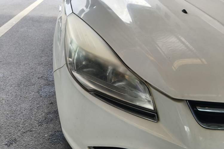 Used Ford Kuga 2015 1.5L GTDi Two-Wheel-Drive Comfort Model Right Front Headlight