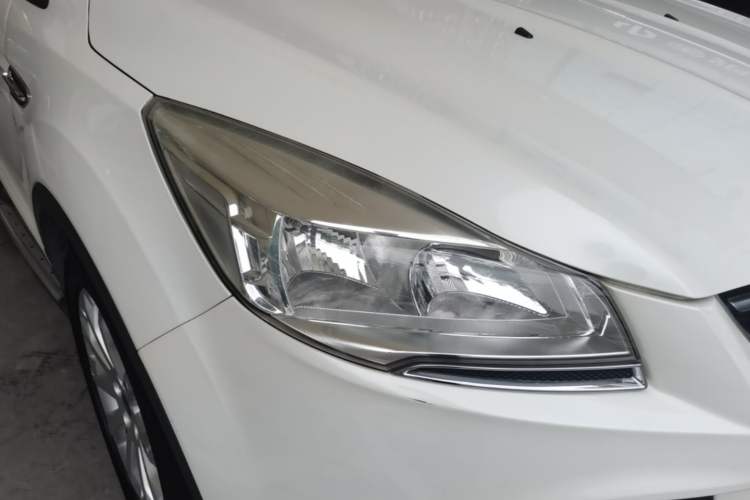 Used Ford Kuga 2015 2.0L GTDi Four-Wheel Drive Elite Model Right Front Headlight