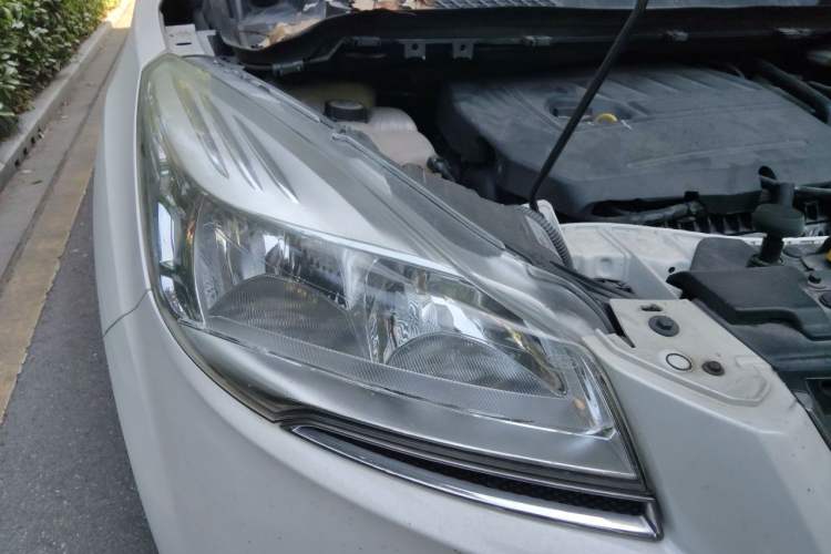 Used Ford Kuga 2015 1.5L GTDi Two-Wheel Drive Fashion Edition Right Front Headlight