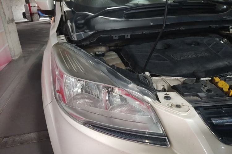 Used Ford Kuga 2015 2.0L GTDi Four-Wheel Drive Elite Model Right Front Headlight