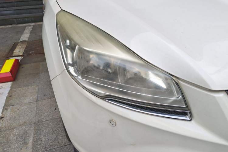 Used Ford Kuga 2015 1.5L GTDi Two-Wheel-Drive Comfort Model Right Front Headlight