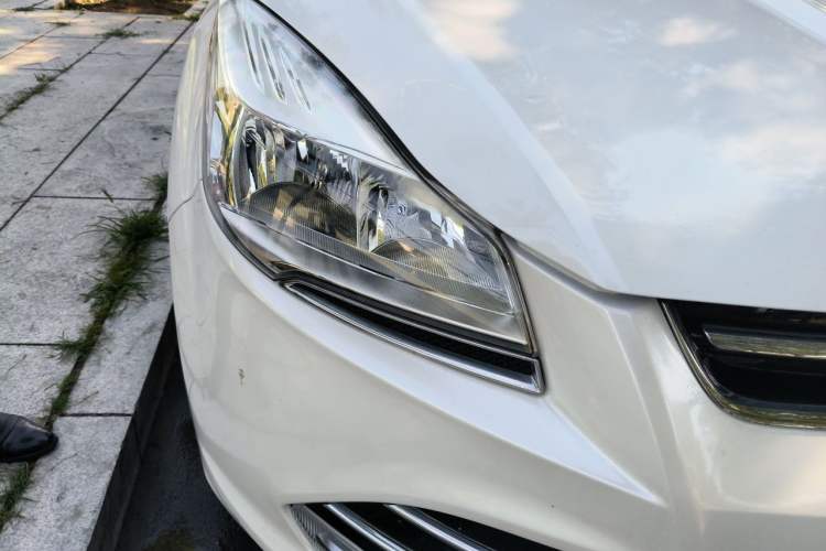 Used Ford Kuga 2015 1.5L GTDi Four-Wheel-Drive Elite Model Right Front Headlight