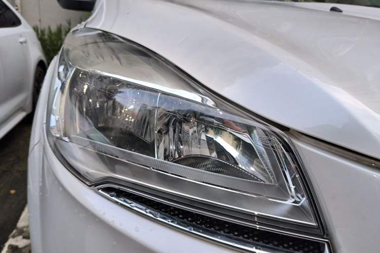 Used Ford Kuga 2015 1.5L GTDi Two-Wheel-Drive Comfort Model Right Front Headlight