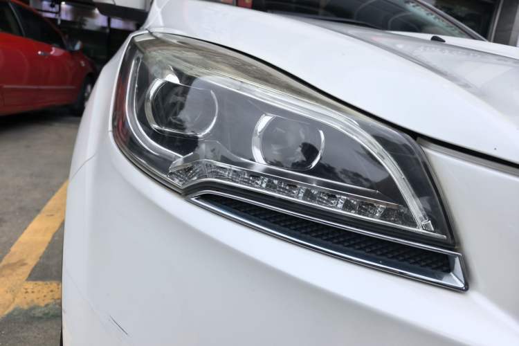 Used Ford Kuga 2015 1.5L GTDi Four-Wheel-Drive Elite Model Right Front Headlight
