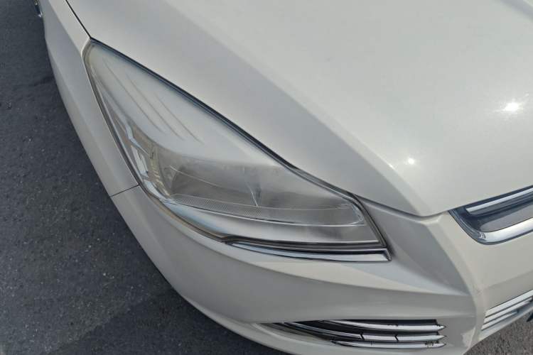 Used Ford Kuga 2015 1.5L GTDi Two-Wheel Drive Fashion Edition Right Front Headlight