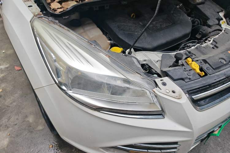 Used Ford Kuga 2015 2.0L GTDi Four-Wheel Drive Elite Model Right Front Headlight