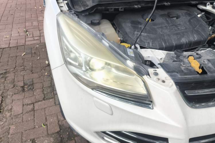 Used Ford Kuga 2015 2.0L GTDi Four-Wheel Drive Prestige Model Right Front Headlight