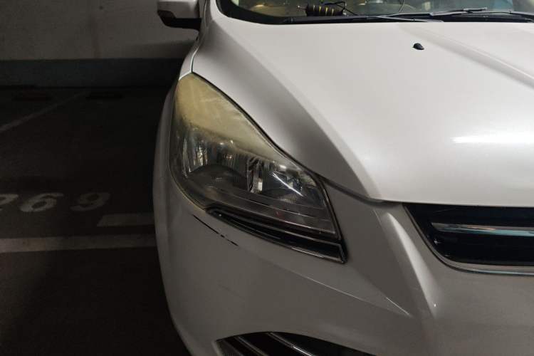 Used Ford Kuga 2015 1.5L GTDi Four-Wheel-Drive Elite Model Right Front Headlight