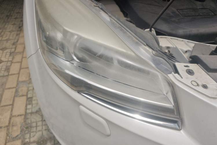 Used Ford Kuga 2015 2.0L GTDi Four-Wheel Drive Prestige Model Right Front Headlight