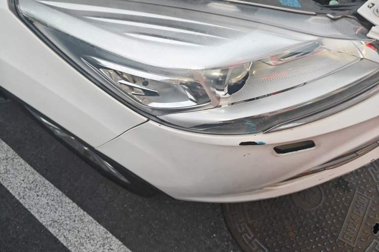 Used Ford Kuga 2015 2.0L GTDi Four-Wheel Drive Prestige Model Right Front Headlight