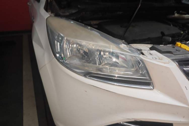 Used Ford Kuga 2015 1.5L GTDi Four-Wheel-Drive Elite Model Right Front Headlight
