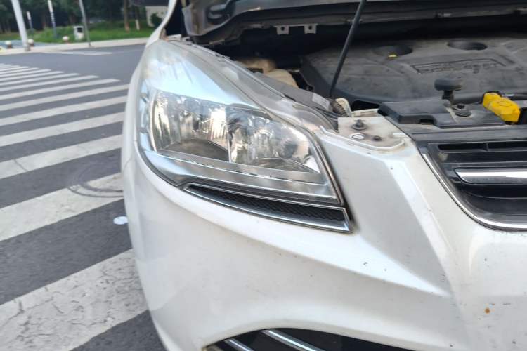 Used Ford Kuga 2015 2.0L GTDi Four-Wheel Drive Elite Model Right Front Headlight