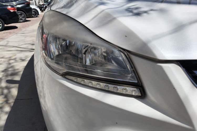 Used Ford Kuga 2015 1.5L GTDi Four-Wheel-Drive Elite Model Right Front Headlight
