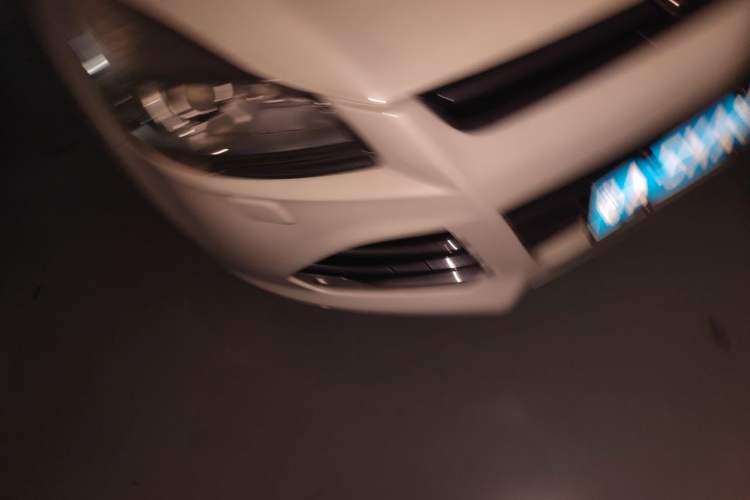 Used Ford Kuga 2015 2.0L GTDi Four-Wheel-Drive Sport Model Right Front Headlight