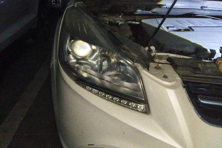 Used Ford Kuga 2015 1.5L GTDi Four-Wheel-Drive Elite Model Right Front Headlight