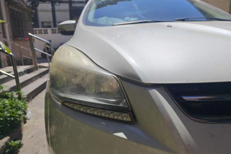 Used Ford Kuga 2015 1.5L GTDi Four-Wheel-Drive Elite Model Right Front Headlight