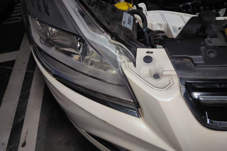 Used Ford Kuga 2015 1.5L GTDi Four-Wheel-Drive Elite Model Right Front Headlight
