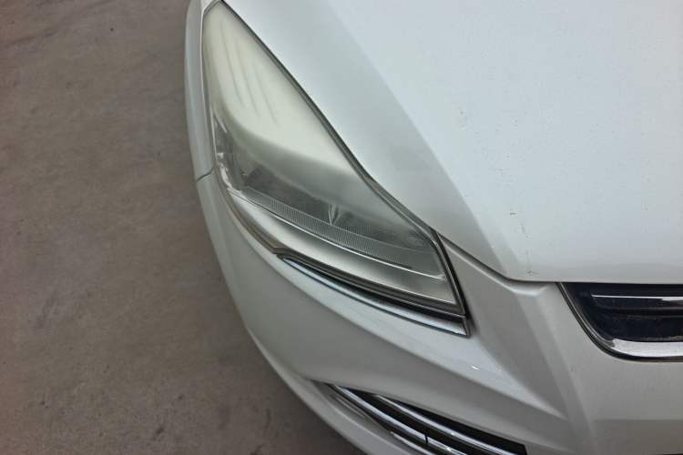 Used Ford Kuga 2015 1.5L GTDi Four-Wheel-Drive Elite Model Right Front Headlight