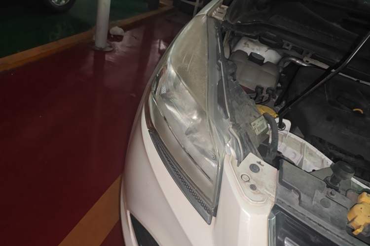 Used Ford Kuga 2015 1.5L GTDi Two-Wheel-Drive Comfort Model Right Front Headlight