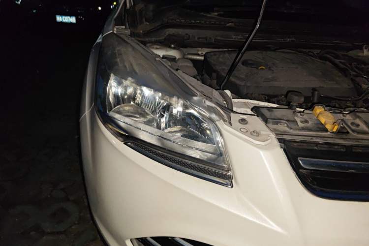 Used Ford Kuga 2015 1.5L GTDi Four-Wheel-Drive Elite Model Right Front Headlight