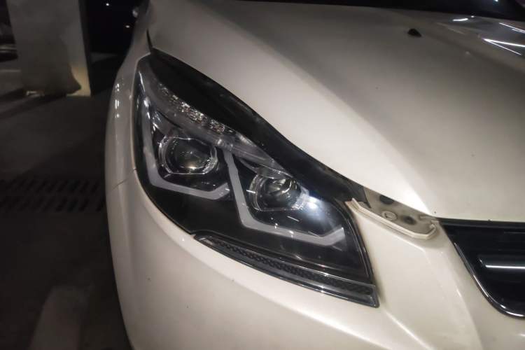 Used Ford Kuga 2015 1.5L GTDi Two-Wheel-Drive Comfort Model Right Front Headlight