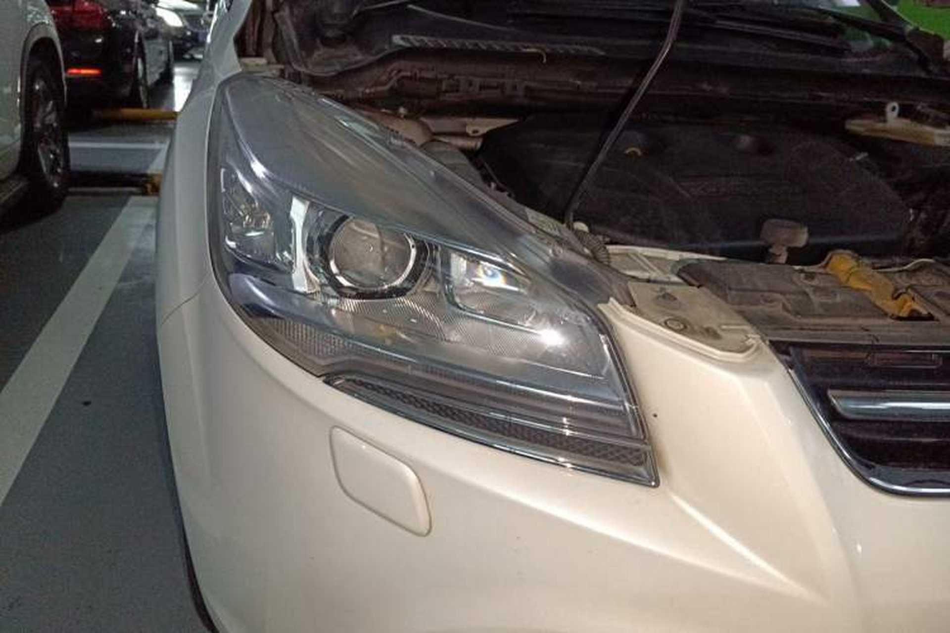 Used Ford Kuga 2015 2.0L GTDi Four-Wheel-Drive Sport Model Right Front Headlight