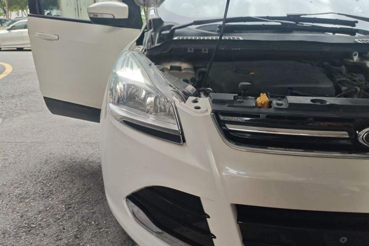 Used Ford Kuga 2015 1.5L GTDi Two-Wheel-Drive Comfort Model Right Front Headlight