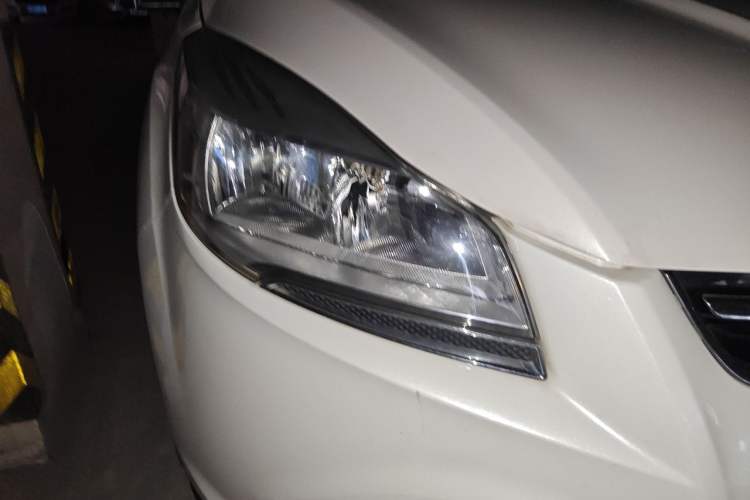 Used Ford Kuga 2015 1.5L GTDi Two-Wheel-Drive Comfort Model Right Front Headlight