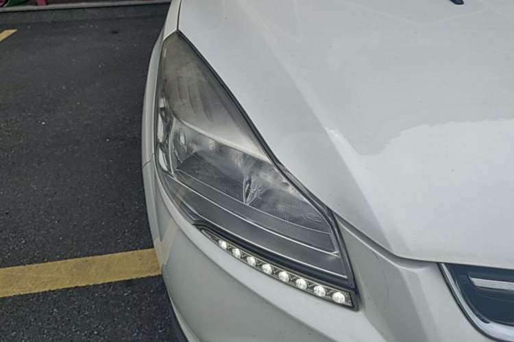 Used Ford Kuga 2015 1.5L GTDi Two-Wheel-Drive Comfort Model Right Front Headlight