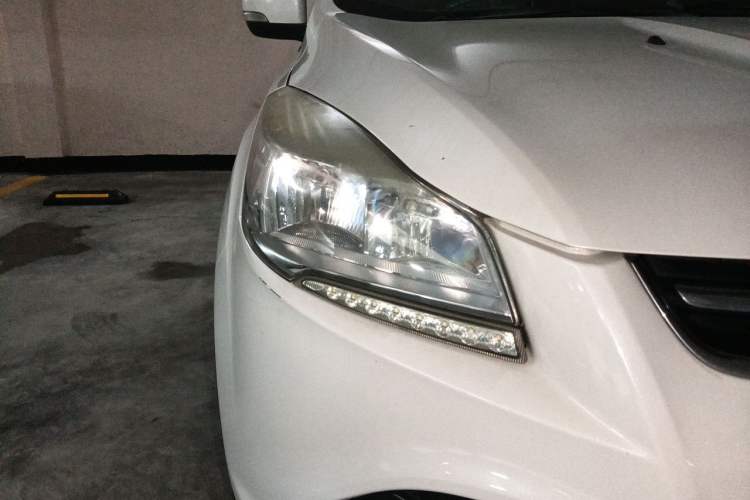 Used Ford Kuga 2015 1.5L GTDi Two-Wheel-Drive Comfort Model Right Front Headlight