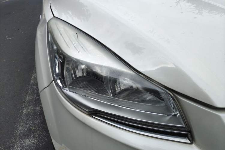 Used Ford Kuga 2015 1.5L GTDi Two-Wheel-Drive Comfort Model Right Front Headlight
