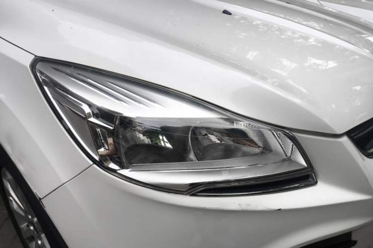 Used Ford Kuga 2015 1.5L GTDi Two-Wheel-Drive Comfort Model Right Front Headlight