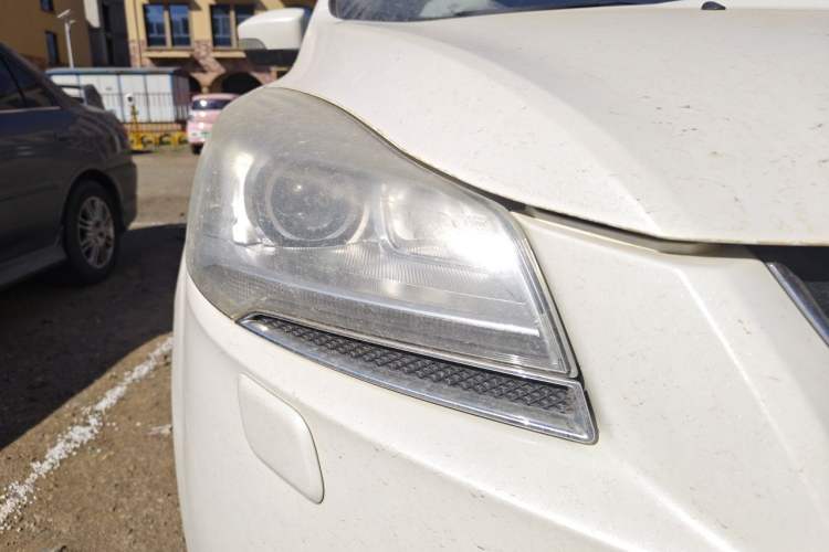 Used Ford Kuga 2015 2.0L GTDi Four-Wheel-Drive Sport Model Right Front Headlight