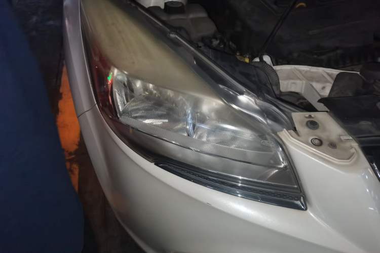 Used Ford Kuga 2015 1.5L GTDi Two-Wheel-Drive Comfort Model Right Front Headlight
