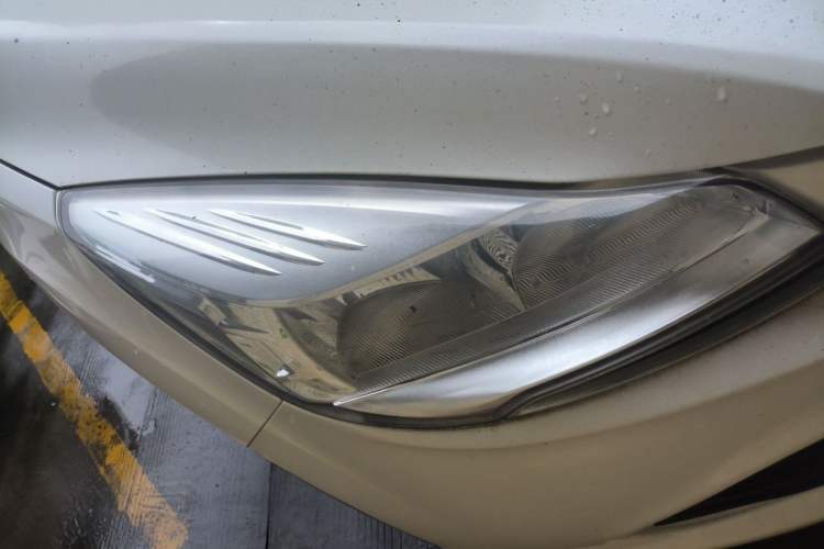 Used Ford Kuga 2015 1.5L GTDi Two-Wheel-Drive Comfort Model Right Front Headlight
