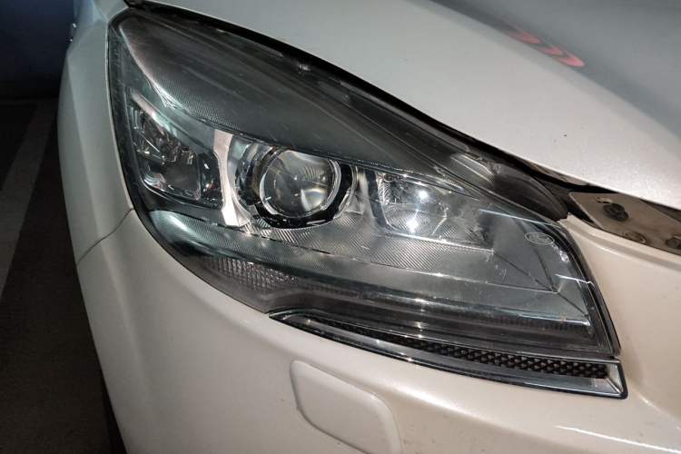 Used Ford Kuga 2015 2.0L GTDi Four-Wheel Drive Prestige Model Right Front Headlight