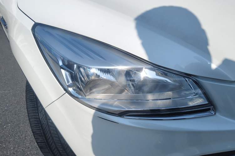 Used Ford Kuga 2015 1.5L GTDi Two-Wheel Drive Fashion Edition Right Front Headlight