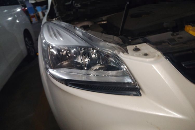 Used Ford Kuga 2015 1.5L GTDi Four-Wheel-Drive Elite Model Right Front Headlight
