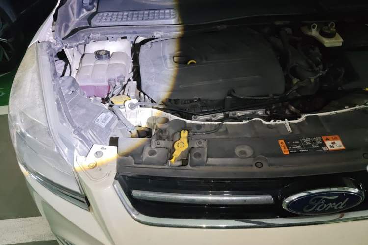 Used Ford Kuga 2015 1.5L GTDi Two-Wheel Drive Fashion Edition Right Front Headlight