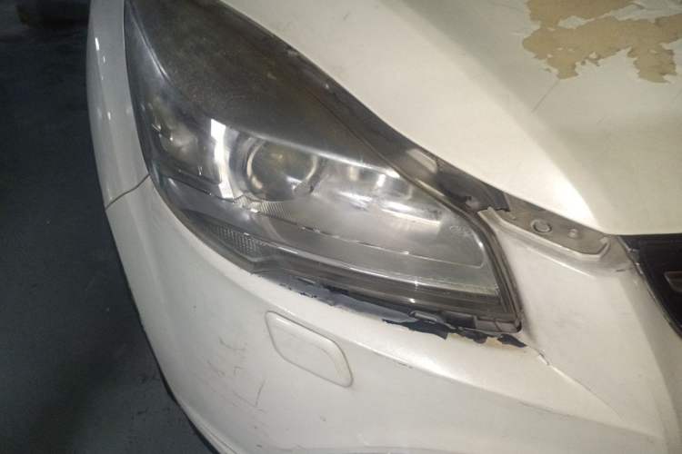 Used Ford Kuga 2015 2.0L GTDi Four-Wheel-Drive Sport Model Right Front Headlight